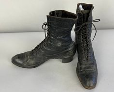 "Victorian enthusiasts will rejoice over this pair of truly wearable 1800's boots! These classic black leather boots feature an apron toe, comfortable stacked heel, canvas lining, leather soles, and a sixteen hole lace up. By \"Utz & Dunn\". These shoes are in great vintage condition with wear consistent with age. We estimate these to be a US 6.5, please go by measurements for accuracy. Measurements: Insole Length: 9.5\" Outer Width: 3\" Heel Height: 1.5\" Find our other vintage splendid shoes h Witchy Shoes, Retro Aprons, Vintage Aprons, Witch Boots, Boots Vintage, Aprons Patterns, Leather Lace Up Boots, Aprons Vintage, Vintage Boots