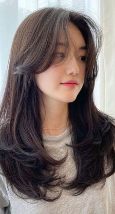 10 cortes ideales para chicas con cabello largo y lacio #прически #причёска #hairstyles #hairstyle Korean Long Hair, Hair Style Korea, Hair Inspiration Long, Layered Haircuts For Medium Hair, Bangs With Medium Hair, Trening Fitness, Hairstyles For Layered Hair, Haircuts For Medium Hair, Haircuts Straight Hair