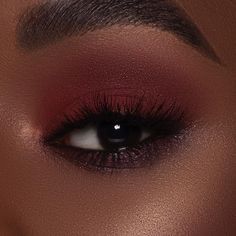 Pink Eyeshadow Makeup Looks, Kpop Makeup Looks, Madison Beer Makeup, Maroon Makeup, Eyeshadow Makeup Tutorial, Red Eyeshadow Look, Shine Makeup, Pink Eye Makeup Looks, Latte Makeup