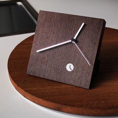 Tothora Tact - Contemporary Table Clock Handmade by Josep Vera - Made in Spain - Time for a Clock Wood Accessory, Table Clock Design, Minimalist Wood Furniture, Cool Desk Accessories, Clock Design Ideas, Clock Handmade, Laser Cut Wood Crafts, Desk Clocks, Wall Clock Wooden