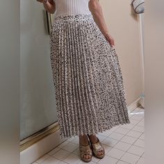 New Shein Polka Dot Pleated Midi Skirt Xs New Without Tags Casual Polka Dot Pleated Skirt, Polka Dot Pleated Skirt For Spring, Shein Skirts, Pleated Midi Skirt, Women Skirts Midi, Midi Skirt, Polka Dot, Polka Dots, Womens Skirt