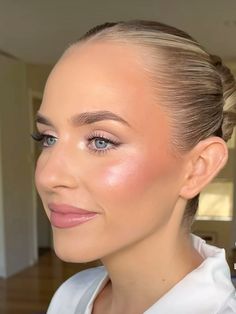 Bridal Makeup For Blue Eyes Pale Skin, Soft Glam Makeup For Blondes, Makeup Fair Skin Blue Eyes, Wedding Make Up Natural Glam, Summer Bridal Makeup Green Eyes, Natural Glowy Wedding Makeup Blue Eyes, Soft Glam Vs Full Glam Makeup, Wedding Makeup Blonde Hair Blue Eyes Pale Skin