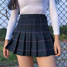 Material+-++Polyester+|+Colour+-++Red,+Green+|+Size+S,+M,+L,+XL,+XXL,+3XL+|+FREE+SHIPPING+ON+WORLDWIDE!+ Kristina Webb, Preppy Mode, Girls Streetwear, Vetements Clothing, School Skirt, Retro Streetwear, Pleated Tennis Skirt, Jupe Short, 90's Fashion