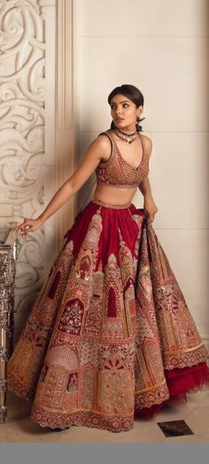 Latest Bridal Lehenga Designs, Bridal Lehenga Designs, Latest Bridal Lehenga, Trendy Outfits Indian, Outfits Indian, Indian Outfits Lehenga, Wedding Lehenga Designs, Indian Bride Outfits, Lehenga Designs Simple