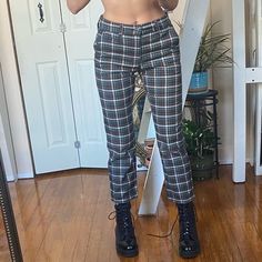 American Eagle Plaid Pants. Regular Fit. Size 0, But Fits A 2-4. Stretchy. Never Worn. Model Is 5’7 Womens Plaid Pants, Plaid Pants Outfit, Plaid Pants Women, Summer Fits, Plaid Pants, Winter Clothes, Pants Color, Womens Plaid, Pants Outfit