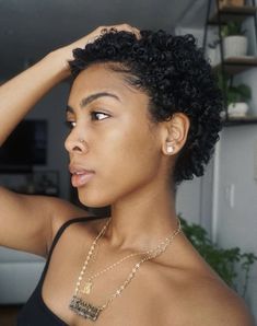 Big Chop Hairstyles, Big Chop Natural Hair, Diva Hair, Cabello Afro Natural, Short Natural Curly Hair, Hair Tricks, Big Afro, Curly Fro, Short Shaved Hairstyles