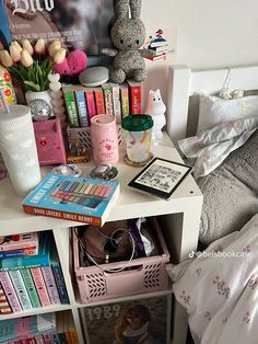 a bed room with a book shelf filled with books