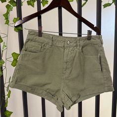 Brand New With Tags! Size 30 High Rise Shorts With Pockets For Beach, Green High-waisted Summer Shorts, High Waist Green Summer Shorts, High Rise Cotton Shorts For Vacation, Summer Green High-waist Shorts, Khaki Short Length Vacation Bottoms, High Waist Khaki Shorts For Summer, Green High-waisted Jean Shorts For Summer, Green Summer Jean Shorts