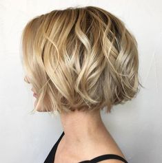 Jaw-Length Wavy Blonde Bob Short Hairstyles For Fine Hair, Short Wavy Bob, Kadeřnické Trendy, Hairstyles For Fine Hair, Wavy Bob Hairstyles, Bob Hairstyles For Fine Hair, Wavy Bobs, Penteado Cabelo Curto