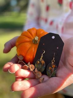 Unique resin earrings with real dried mushrooms, moss and tiny fern leaves can go either with sterling silver hooks or 18 K gold filled ear hooks. Length: 1.5 inch Super lightweight oval dangle botanical earrings. These mushroom earrings can be a great gift idea for nature lovers, teachers, cottage core lover or anyone who appreciates unique handmade gifts. 💙 Beautiful and unique design 💙 natural materials (real mushrooms, moss and fern) 💙 Hypoallergenic sterling silver or gold filled hooks ? Real Mushrooms, Wanderlust Jewelry, Mushroom Earrings, Dried Mushrooms, Fern Leaves, Botanical Earrings, Nature Earrings, Mothers Day Gifts From Daughter, Team Board