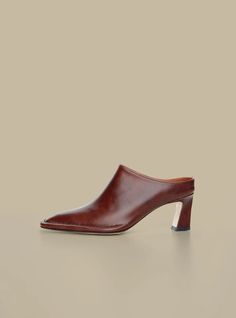 Nantes mule_brown – Je la connais Brown Fits, Everyday Shoes, Pig Skin, Fashion Event, Rubber Heels, Boots For Sale, Types Of Shoes, Fashion Lover, Cow Leather