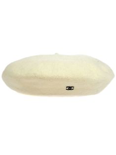 CHANEL Pre-Owned 1990-2000 Interlocking CC-logo Beret - Farfetch Chanel Beret, Paris Hats, Chanel Pieces, Chanel Items, White Beret, Logo Jewelry, Classic Flap Bag, Curvy Swimwear