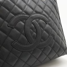 General: Brand: Chanel Line: Matelasse Model: A50995 Design: Type: Shoulder bag Material: Caviar leather Color: Black Gender: Women Size: Size (HxWxD): 24cm x 33cm x 13cm / 9.44'' x 12.99'' x 5.11'' Included Items: Accessories: Dust bag Accessories Notice: Before purchasing, please refer to the images of the accessories included with the item. Condition: Condition: Used (good) Ranking: Rank B Used - Traces of usage, damages / dirt can be seen but it is still in acceptable condition for continued Designer Shoulder Bag With Cc Turnlock For Shopping, Designer Tote Shoulder Bag With Cc Turnlock Closure, Shopping Tote Shoulder Bag With Cc Turnlock Closure, Luxury Shoulder Bag With Cc Turnlock Closure, Leather Tote Shoulder Bag With Cc Turnlock Closure, Classic Black Bag As Fashion Accessory, Classic Black Bags As Fashion Accessory, Luxury Black Tote Shoulder Bag, Luxury Black Shoulder Bag For Shopping