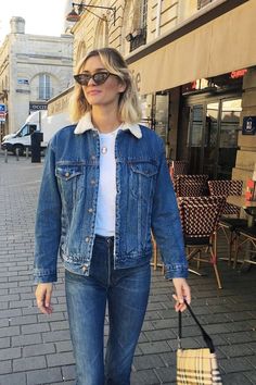 Sherpa Jacket Outfit Denim, Levi’s Denim Jacket Outfit, Fur Denim Jacket Outfits, Sherpa Denim Jacket Outfit, Levis Jacket Outfit, Basic Top Outfit, Sherpa Outfit, Style Année 80, Fashion Essay