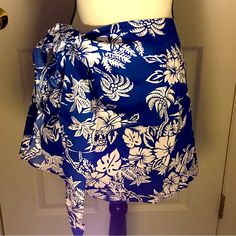 Nwot Vintage Authentic The Hawaiian Original Hawaiian Blue And White Sarong Floral Printed Wrap Mini Skirt/Sarong Great Coverup After Swimming One Size Fits All (Or Most) From Size-Xs- Xl I Was A Small When I Bought It But I Have A Friend Who Is A Xl. I Bought It From Hawaii Myself In 1990 But Never Wore It L-18 1/2” Great For A Luau Party Party Skirt #Vacation #Vacationclothes #Hawaii #Vacay #Resortwear #Summer Vintage 90’s 90s Coverup For Pool Or Beach Or Worn As A Mini Skirt Boho Bohemian Tro Hawaiian Skirt Wrap, Hawaiian Clothing Traditional, Blue Cotton Sarong For Vacation, Mini Skirt Boho, White Sarong, Hawaiian Skirt, Genshin Oc, Wrap Mini Skirt, Hawaiian Outfit