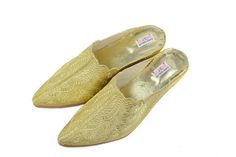 Moroccan Women Flat Wedding Shoes. The design is really gorgeous with stitched floral design. This decorated pair of moccasins women shoes was created for wear at a special occasion, such as a wedding, Moroccan party, indoor home, ... They are made of leather, with hand embroidered patterns, amazing gift bridal slippers. Hurry, take advantage of our best offers ever: 🌟 Buy 2 item And Get 10 % OFF 🌟 Your discount Apply Automatically at Checkout 🌟 Buy 3 item And Get 15 % OFF 🌟 Your discount Ap Moroccan Shoes, Moroccan Slippers, Bridal Slippers, Moroccan Party, Moccasins Women, Moroccan Women, Winter Slippers, Sheepskin Slippers, Wedding Shoes Flats