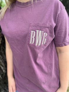 This adorable pocket tee is available in THREE different options!! Completely customizable to your monogram! **Engraved font only.** Please note that due to the embroidery on the pocket, the pocket will NOT be usable and will be sewn shut. Comfort Colors: Pepper, Emerald, and Berry 100% Cotton Professionally Embroidered Unisex: True to Size Fit Model in Pepper is wearing a size Small, her true size. Model in Berry is wearing a size Medium, her true size. Model in Emerald is wearing a size Small, her true size. Casual Monogram Cotton Tops, Casual Cotton Monogram Tops, Monogrammed Short Sleeve Cotton T-shirt, Casual Cotton Monogram T-shirt, Softball Tank Tops, Monogram Pocket Tees, Christian Holidays, Custom Monogram, Pocket Tee