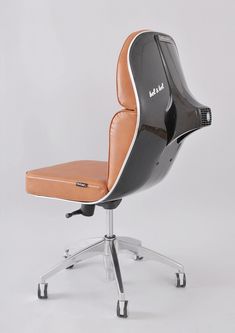 Scooter Vespa Chair | Limited Edition BV-14 - Green Design Gallery Vespa 150 Sprint, Piaggio Scooter, Vespa Gt, Scooters Vespa, Vespa 150, Stylish Office Chairs, Italian Scooter, Vintage Vespa, Pompe A Essence