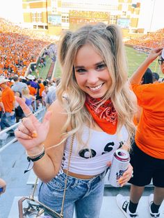 Game Day Fashion, College Football Outfits, College Hairstyles, College Gameday Outfits, College Football Games, Game Outfit, College Game Days, Football Game Outfit