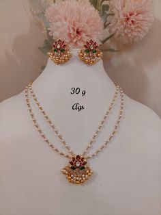 Simple Indian Bridal Jewelry, Simple Jewellery Design Indian, Latest Gold Pendant Jewelry, Simple Necklace Designs, Indian Wedding Jewelry Sets, Gold Jewels Design, New Gold Jewellery Designs