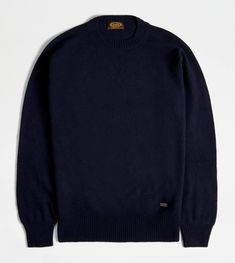 Seamless round-neck pullover in cashmere blend knit. A refined autumn-winter wardrobe evergreen, enriched by the leather tag on the bottom with stamped Tod's logo. Leather Tag, Blue Back, Gift Boutique, Trainers Women, Winter Wardrobe, Autumn Winter, Ready To Wear, Jumper, Knitwear