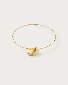 Materials: 18k gold plated brass Measurements: 140mm/5.51" in diameter Measurements of Pendant: 28mm/1.10" in height, 36mm/1.42" in width Grace Brosnan × En Route Gold-tone Circle Gold-plated Jewelry, Gold-tone Circular Gold-plated Jewelry, Gold-tone Hammered Metal Necklace, Plated Brass Necklace With Round Pendant, Plated Round Pendant Brass Necklace, Plated Brass Round Pendant Necklace, Elegant Hammered Choker Jewelry, Brass Plated Round Pendant Necklace, Yellow Gold Plated Circular Jewelry