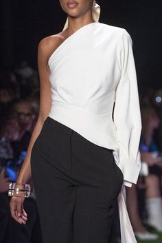 Parisian Look, Fashion Week Spring 2020, Brandon Maxwell, Beachwear Fashion, Weekend Wear, Dressy Tops, Fashion 2020, Luxury Beauty, Mode Fashion