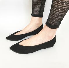 "These Pointy Toe Ballet Flats in Italian leather are so chic + super comfortable! 90s cut pointy toe flats, minimal chic, pair them with skinny jeans or wear them to add a stylish touch to every look! ► Made to order ballet flats, I will be delighted to personally handcraft a pair especially for you! ► Upper in buttery soft Black Italian leather suede ► Available in many colors, browse through my shop and let me know your favorite one, I can craft your pair in the color you prefer! https://www. Pointed Toe Ballet Flats For Everyday, Modern Pointed Toe Ballet Flats For Everyday, Everyday Pointed Toe Ballet Flats Medium Width, Everyday Fitted Pointed Toe Flats, Pointed Toe Flats For Everyday, Chic Pointed Toe Flats For Everyday, Black Fitted Pointed Toe Flats For Spring, Fitted Black Pointed Toe Flats For Spring, Chic Everyday Pointed Toe Flats