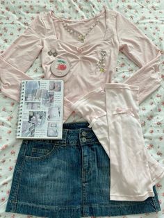 Coquette pink outfit, basic coquette oufit Coquette Pink Outfit, Basic Coquette, Coquette School, Fire Clothes, Outfit Basic, Coquette Outfits, Coquette Pink