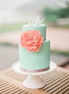 an instagram page with a cake on it's side and a pink flower on top