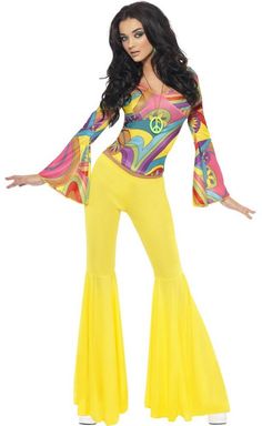 70's Groovy Top and Bell Bottom Pants are fads. Now it back on trend, but with a much smaller bottom angle width. Moda Disco, 70s Style Clothing, 70s Fancy Dress, Mode Disco, Look Disco, 70s Mode, Groovy Clothes, Style Année 60, Hippie Mode