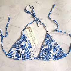 Beach Bunny By Summer Haus Andy Triangle Top Blue Palm Print Nwt Medium Smocked Removable Padding Ties At Back And Neck Bin 15 Blue Triangle Top For Vacation, Blue Triangle Top For Beach Party, Cute Summer Fits, Bunny Blue, Funky Shirts, Xoxo Gossip, Womens High Waisted Shorts, Swimsuits Outfits