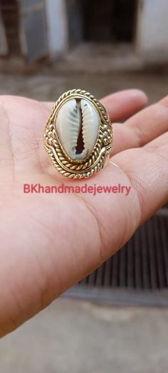 Cowrie Ring, Cowrie Shell Ring, Beach Shell Ring, Beach Cowrie Ring,Indian style Cowrie shell silver tone ring Handmade item Gemstone :-  Cowrie shell Merarial :- Brass, 925 Sterling Silver, Gold plated ,Rose Gold plated\ Style:- Boho & hippie This ring will definitely become one of your favorite piece-the ring makes a statement of its own. The ring was manufactured in India and part of a limited edition collection. For More Products Visit Mt Cowrie Ring, Ring Indian, Shell Ring, Cowrie Shell, Christmas Birthday Gifts, Indian Style, Ring Unique, Gift Jewelry, Style Boho