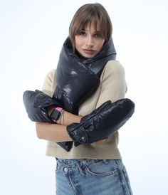 Stay warm and chic this winter with our Women's Puffer Scarf and Mittens Set. The 6x90 inch scarf is crafted from windproof fabric and insulated with soft silicone padding, providing both warmth and style. Paired with cozy, insulated puffer mittens, this set is designed to protect you from cold winds while adding a modern touch to your winter wardrobe. Whether you're out for a winter walk or commuting in chilly weather, this set offers the perfect balance of comfort and practicality. An ideal wi Winter Walk, Chilly Weather, Winter Gift, Women Set, Soft Silicone, Winter Wardrobe, Shawls And Wraps, Stay Warm, Scarf Wrap