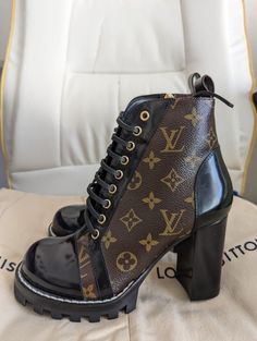 Louis Vuitton Star Trail Monogram Brown Canvas Black Leather Lace Up Ankle Boots Heels Shoes Zip Combat Booties, 100% Authentic, Rare, New от UAWorkshopUA на Etsy Lv Laureate Desert Boot Brown, Lv Laureate Desert Boot, Louis Vuitton Boot, Lv Heels, Fake Aesthetic, Louis Vuitton Clothes, Lv Boots, Louis Vuitton Heels, Ankle Boots Heels