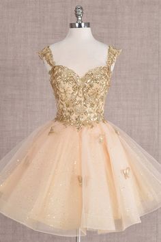 Champagne Dresses Quinceanera Damas, Gold Dress Damas, Sweet 16 Dresses With Sleeves, Ivory Dama Dresses, Pink And Gold Dama Dresses, Gold Court Dresses, Cream Dama Dresses, Beige Dama Dresses, Damas Quinceanera Dresses