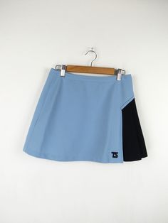 Tennisport 80s vintage tennis skirt, light blue and black Made in Italy Size M (pay attention to the measurements!) Measures Waist width: 36 cm (very elastic Total length: 36cm Condition: It is in excellent condition, with small, barely visible stains on one side Our garments are all vintage and second hand. Any signs of wear or defects are documented with photos and description. For any questions, photos, videos we are at your disposal.🌈 Blue Tennis Skort For Summer, Blue Stretch Tennis Skirt, Blue Tennis Skort For Spring, Stretch Blue Pleated Tennis Skirt, Blue Stretch Pleated Tennis Skirt, Blue Stretch Tennis Skort, Retro Blue Fitted Skort, Blue Stretch Skort For Tennis, Blue Mini Pleated Tennis Skirt