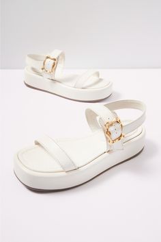 Chic and summer-ready, these flatform sandals by Schutz are finished in soft white leather and feature a square toe and wavy gold-tone buckle detail. Style them day to night with everything from skirts to jeans to flowy dresses. Fall Closet, Flowy Dresses, Flatform Sandals, Girly Shoes, Summer Ready, Fall Shopping, Pearl Size, Work Fashion, Soft White