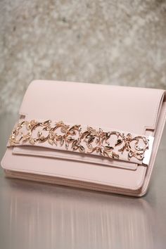 Dior Parfum, Girly Bags, Kelly Bag, Beautiful Handbags, Cute Bags, Stylish Bag, Beautiful Bags, Clutch Purse, Bag Straps