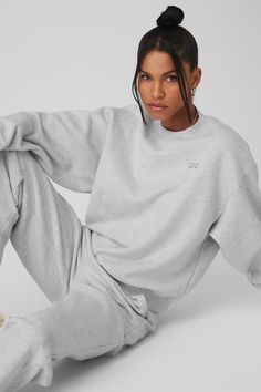 This best seller is cozy, comfortable, cute and done in classic neutrals and on-trend colors—each finished with a chrome Alo logo. It has a classic crewneck, ribbed cuffs and hem, and a laid-back dropped-shoulder fit. It’s made from midweight French terry that’s smooth on the outside and fleecy on the inside with the perfect drape. Pair with the Accolade sweatpants to make a matching set—and get one for your bestie, sibling, or partner, if you’re into that. Matching Sweats, Grey Crewneck, Tank Top Bras, Sweatshirt Outfit, Womens Capris, Back Women, Womens Wellness, Alo Yoga, Bra Women