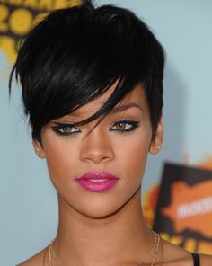 Rihanna Pixie Cut, Rihanna Pixie, Pixie Bob Cut, Celebrity Bangs, Rihanna Short Hair, Black Haircut, Rihanna Makeup, Rihanna Hairstyles, Hot Pink Lips