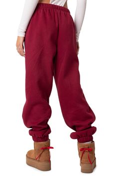 Love to lounge in these slouchy sweatpants crafted from a soft cotton blend with handy side pockets. Elastic waist Side pockets 50% cotton, 50% polyester Machine wash, dry flat Imported Oversized Sweatpants, Elastic Waist, Sweatpants, Cotton Blend, Lounge, Nordstrom, Size Small, Elastic, Tracksuit Bottoms