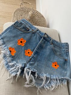 Authentic Vintage pre-loved original 501 Levi  button up Levi frayed cutoff shorts embellished with bright orange chainstitch embroidered flowers with dark blue centers  Super cute daisy dukes! Thick cotton textured embroidery. Size 32 waist. These vintage Levi shorts were originally restyled into shorts by American Vintage. Their label with size 32 is still attached.  The unique chainstitch is done by me, operating an antique style 1930's chainstitch machine.  That means nothing is computerized Types Of Embroidery Stitches, Textured Embroidery, Vintage Levi Shorts, Denim Embroidery, Levi 501, Denim Art, Tambour Embroidery, Chain Stitch Embroidery, Flower Shorts