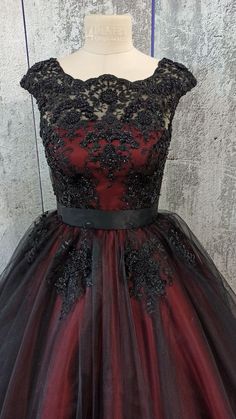 Evil Queen Prom Dress, Crimson Wedding Dress, Black And Burgundy Wedding Dress, Fantasy Gowns Red, Black And Red Formal Dress, Black And Red Wedding Dress, Red And Black Ball Gown, Red And Black Wedding Dress, Bracebridge Dinner