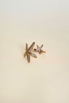 Ready to add some beachy vibes to your look? This adjustable starfish ring is the perfect accessory for your next vacation. No need to worry about sizing - it fits every finger perfectly. Get ready to make a splash! All of our jewelry comes with a free jewelry pouch and cloth to keep your pretties safe and clean. Details Color: PVD 18K Gold PlatedMaterial: Stainless SteelSize: Adjustable Care Guide Store in a dry, cool place away from sunlight i.e. Blush & Bliss pouch Gently wipe with a soft clo Adjustable Starfish Charm Jewelry, Adjustable Star-shaped Jewelry With Starfish Charm, Starfish Jewelry For Vacation, Ocean-inspired Star Shaped Jewelry For The Beach, Ocean-inspired Star Shaped Jewelry For Beach, Handmade Star Shaped Jewelry For Vacation, Handmade Star-shaped Jewelry For Vacation, Star-shaped Ocean-inspired Beach Jewelry, Ocean-inspired Star-shaped Beach Jewelry