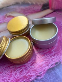 - HANDMADE IN EUROPE,POLAND - ORGANIC INGREDIENTS - THE BEST BALM FOR DRY LIPS! Natural transparent lip balm 10 ml Ingredients: 1. Beeswax 2. Cocoa Butter 3. Shea Butter 4. Mango Butter 5. Shimmer We can add color to wax and a fragrance if you wish, but even without it balm looks great with soft color of natural beeswax and  you can  feel the delicate smell of cocoa butter!  Natural lip balm made with beeswax and oils is a cosmetic product that contains natural ingredients such as beeswax and pl Vanilla Lip Balm, Aesthetic Candles, Natural Lip Balm, Natural Perfume, Solid Perfume, Healthy Beauty, Mango Butter, Candle Shapes, Dry Lips