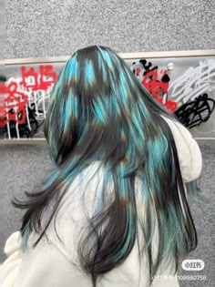 Cool Hair Dye Colors, Dyed Jellyfish Hair, Unique Hair Dye Patterns, Pattern Hair Dye, Pigeon Hair Dye, Creative Color Hair, Blue Stripes Hair, Pigeon Hair, Hair Dye Designs