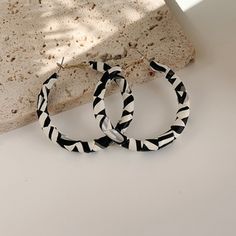 Black And White Leather Oval Hoop Earrings. Black Round Summer Jewelry, Black Hoop Jewelry For Summer, Summer Black Hoop Jewelry, Trendy Small Black Hoop Earrings, Chic Black Hoop Earrings, Chic Black Jewelry For The Beach, Modern Black Jewelry For Summer, Chic Black Earrings For Summer, Modern Black Summer Jewelry