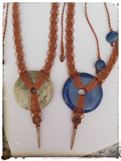 Choker necklace with green onyx or Afghan lapis lazuli. Worked with the macramé technique with top quality copper-colored waxed thread. The discs are made of natural stone and measure 5cm, they are accompanied by a brass charm and several natural stone beads Lapis Lazuli and Onyx depending on the necklace. These necklaces are handmade boho hippy style. An original and unique gift. They have a sliding closure which allows you to adjust the desired length. ●The necklace with blue disc is Lapis Laz Adjustable Blue Earthy Jewelry, Earthy Blue Jewelry For Festivals, Hippie Macrame Choker Necklace, Macrame Jewelry With Round Beads For Gifts, Spiritual Macrame Jewelry With Round Beads, Hippie Macrame Necklace For Festivals, Adjustable Natural Stone Choker Necklace, Hippie Style Macrame Necklace For Festivals, Handmade Cord Spiritual Jewelry