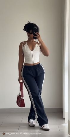 Baddie Outfits Casual Summer, Summer Baddie Outfits Casual, Summer Baddie Outfits, Modest Woman, Summer Baddie, Jogger Outfit, Street Style Outfits Casual, 70s Jeans, Style College